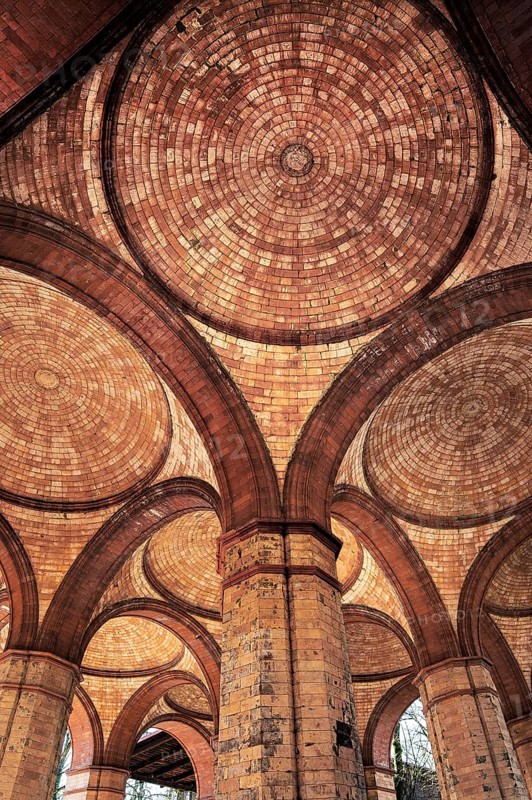 Domes and columns at the South Cemetery
