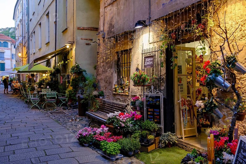 Twilight in the alleys
