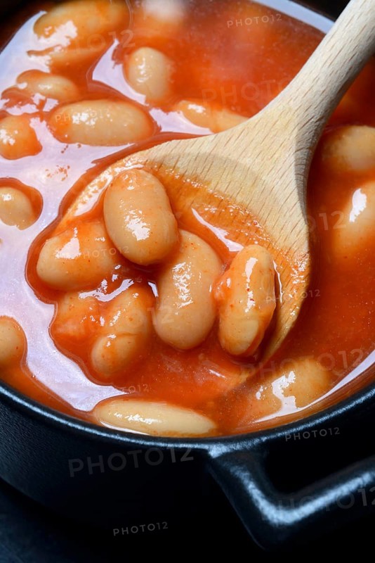 White beans with tomato sauce in pots