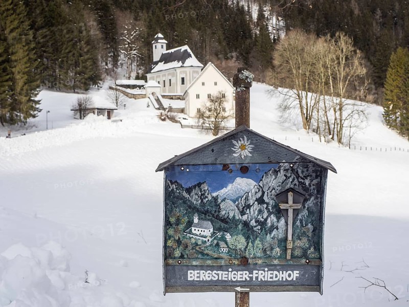 Signpost to the mountaineers' cemetery in Johnsbach