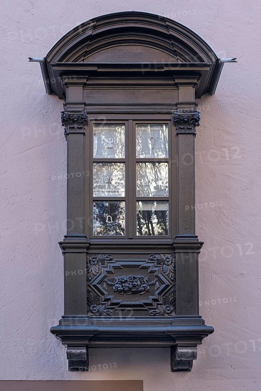Historic oriel in Schmiedgasse