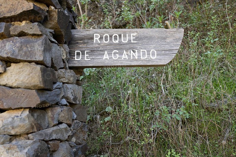 Signpost to Roque De Agando