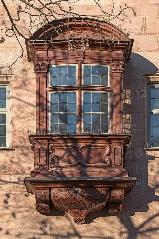 Historic oriel at the wine market