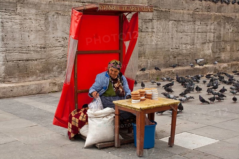 Pigeon feed sale in front of the New Mosque
