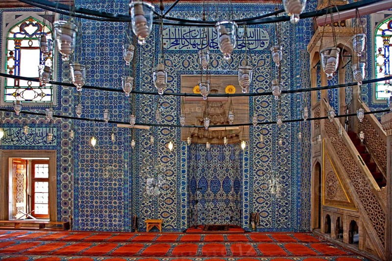 Mihrab and minbar surrounded by tulip tiles in Ruestem Pasa Mosque