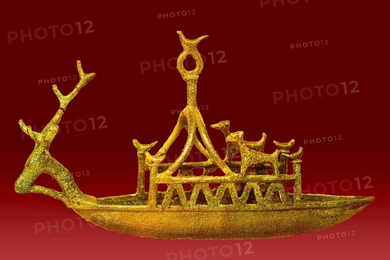 Nuraghic bronze boat with deer head sculpture