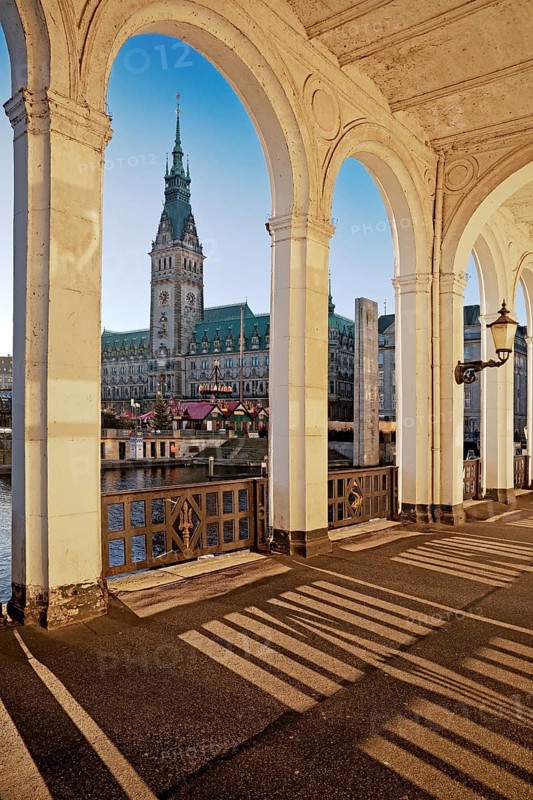 Alster arcades with view of the town hall tower