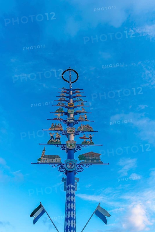 Maypole in the climatic health resort of Reit im Winkl