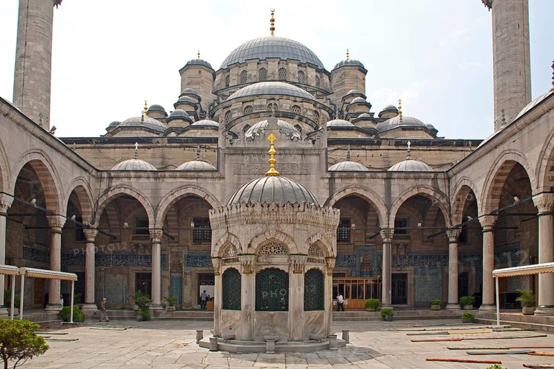 Forecourt with purification fountain in front of the New Mosque