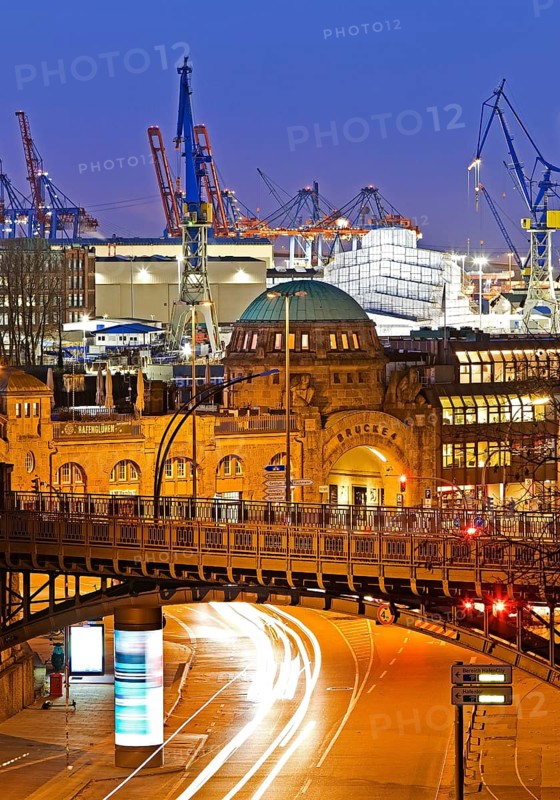Landungsbruecken with harbour in the evening