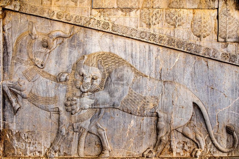 Relief Lion fighting with bull