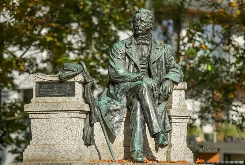 Theodor Fontane Monument