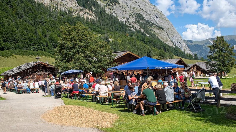 Kirtag in Almdorf Eng