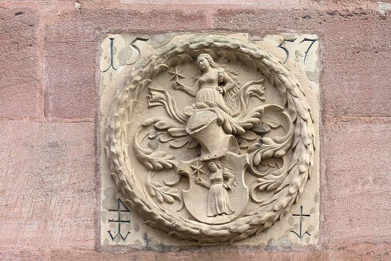 Coat of arms of the 1557 Liberation of the Clarner family on the back of the Fembohaus