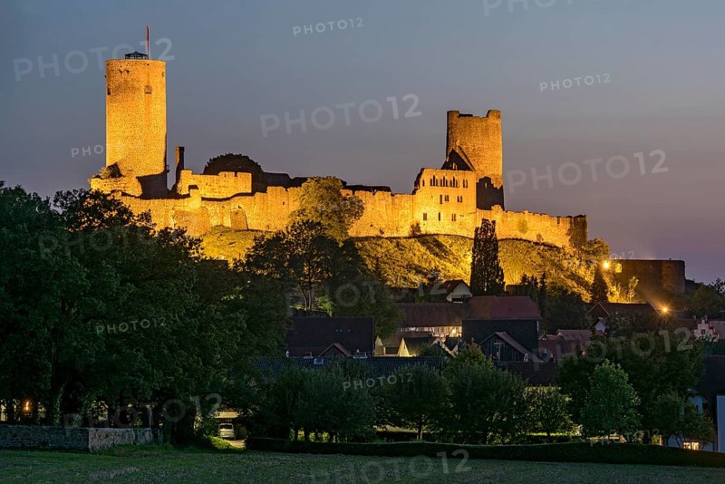 Illuminated castle ruins of the medieval Stauferburg Muenzenberg