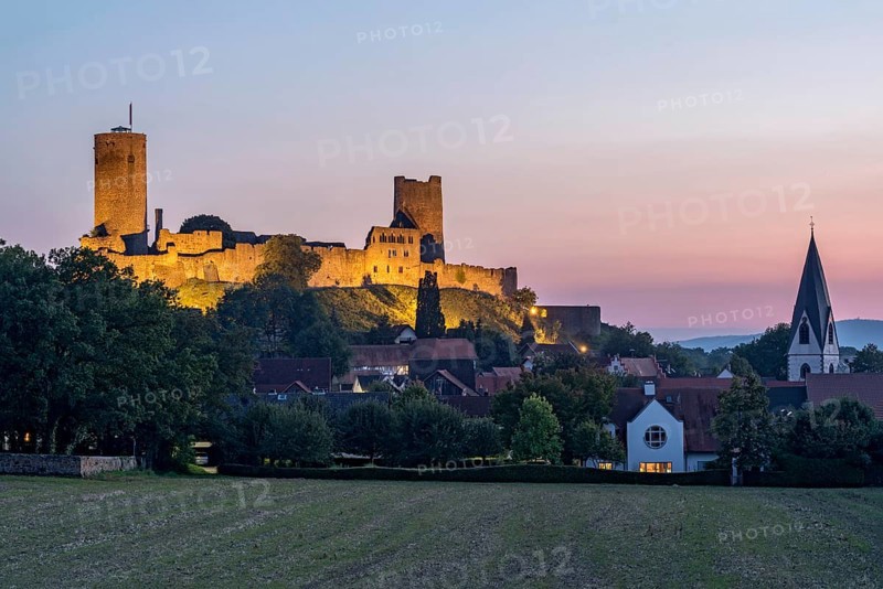 Illuminated castle ruins of the medieval Stauferburg Muenzenberg
