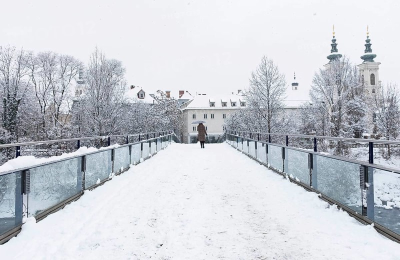 Winter landscape with Mariahilfer church in the background