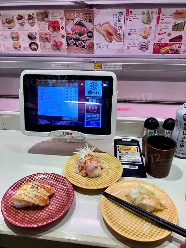 Several small plates with sushi