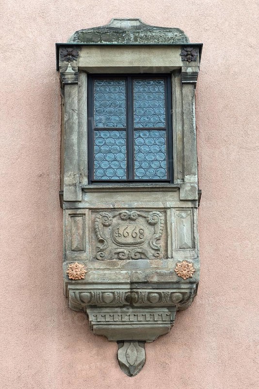 Baroque sandstone choir from 1668