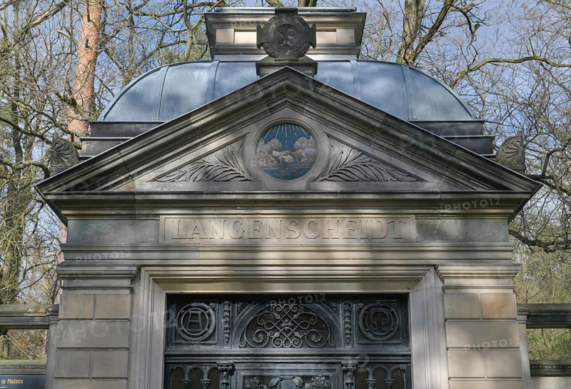 Langenscheidt family grave