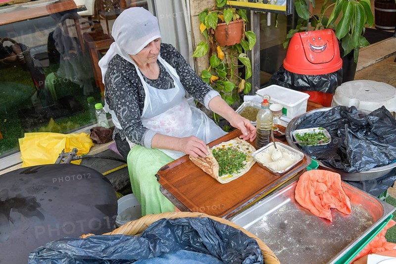 Drusin prepares a pita