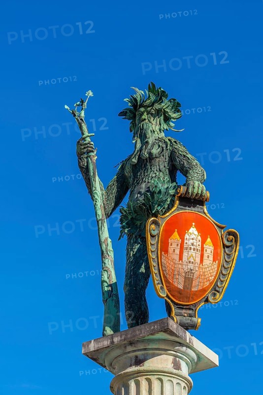 Statue Wilder-Mann with coat of arms of Salzburg