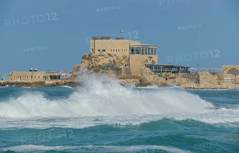 Harbour building with restaurant