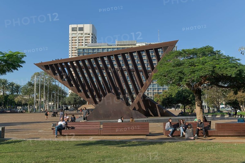 Sculpture by Yigal Tumarkin as Holocaust Memorial