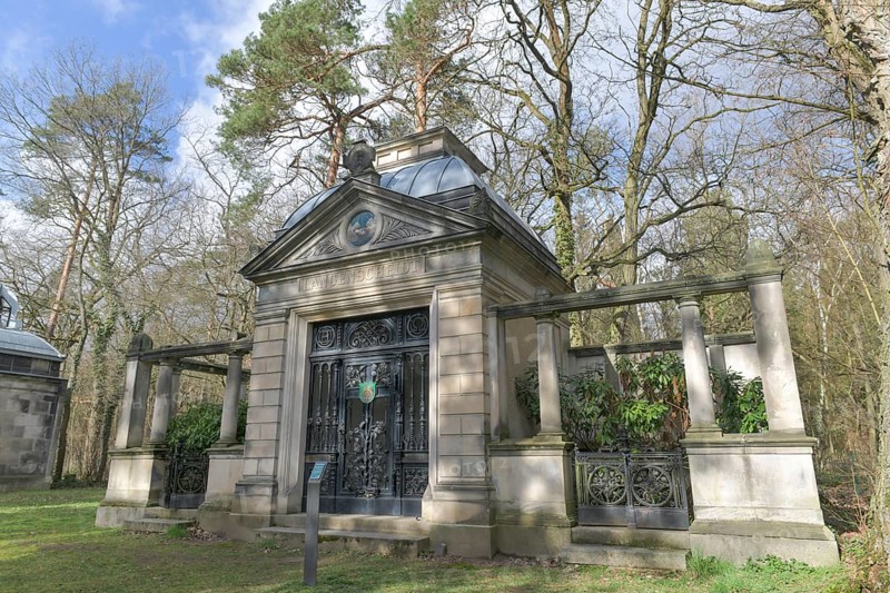Langenscheidt family grave
