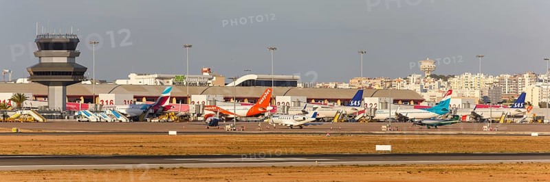 Aircraft at the airport in Faro