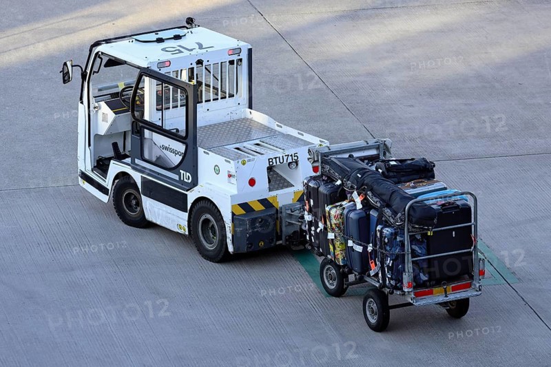 Electric vehicle baggage transport