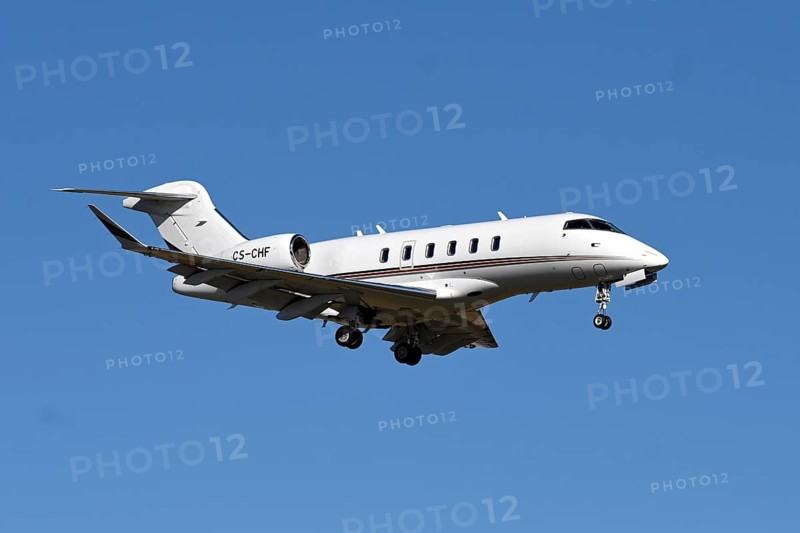 Aircraft NetJets Bombardier BD-100-1A10 Challenger 350