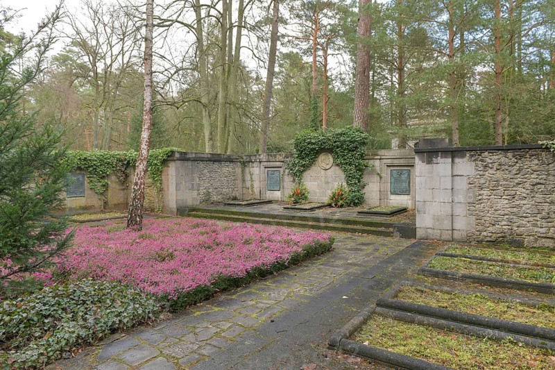 Siemens family grave