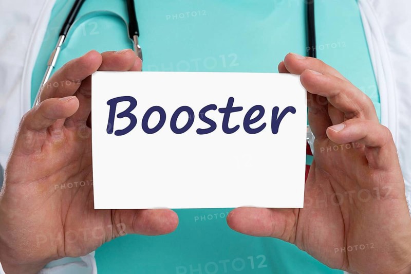 Booster vaccination vaccinate against coronavirus corona virus boost COVID-19 Covid 19 doctor doctor