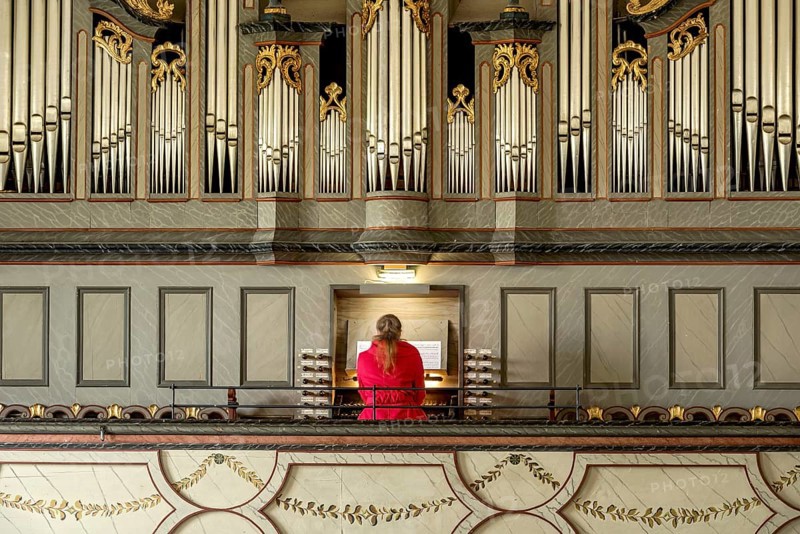 Organist at classicistic organ by Johann-Markus Oestreich