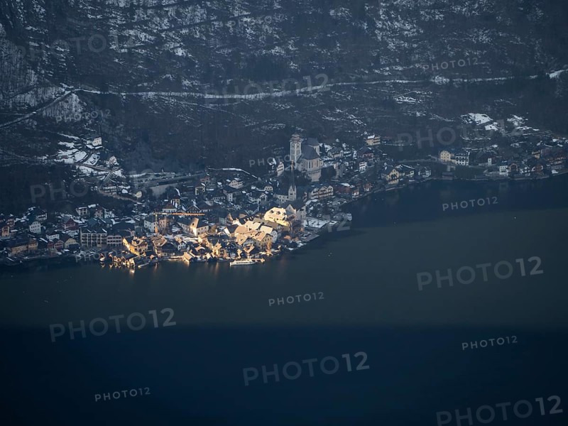 Hallstatt on Lake Hallstatt in the evening light