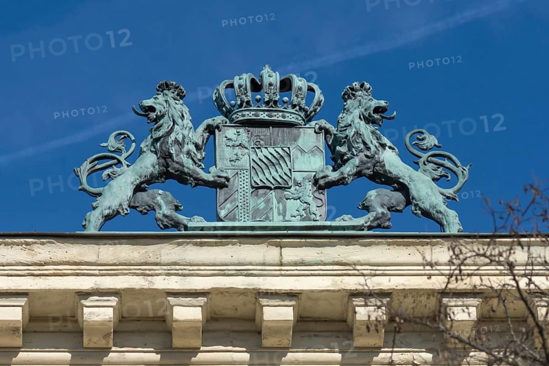 Bavarian coat of arms on the former officers' mess of the New Infantry Barracks around 1890/1900