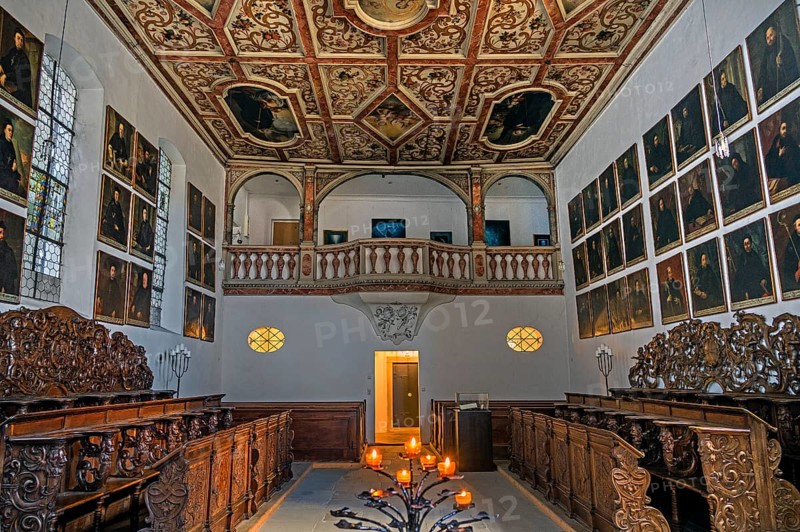 Coffered ceiling and gallery