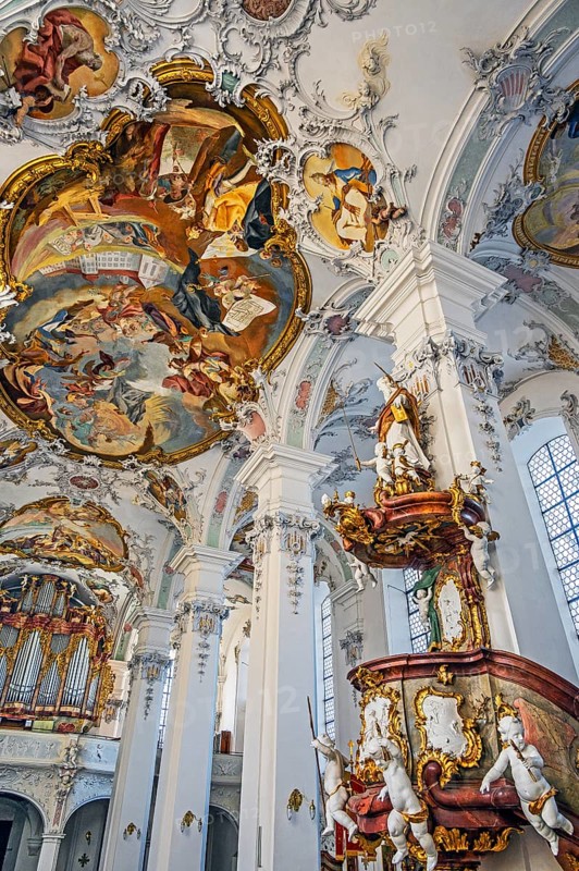 Ceiling frescoes and pulpit