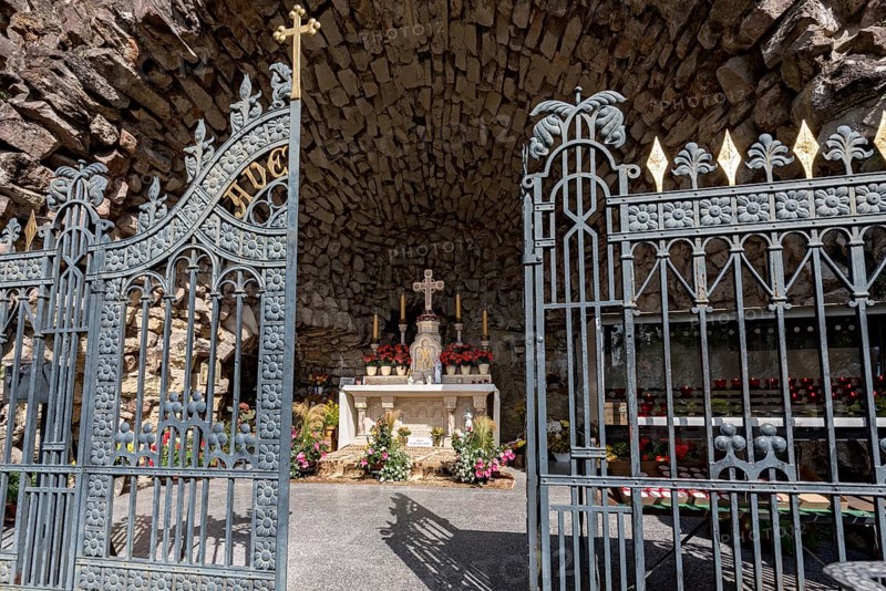 Entrance gate and altar