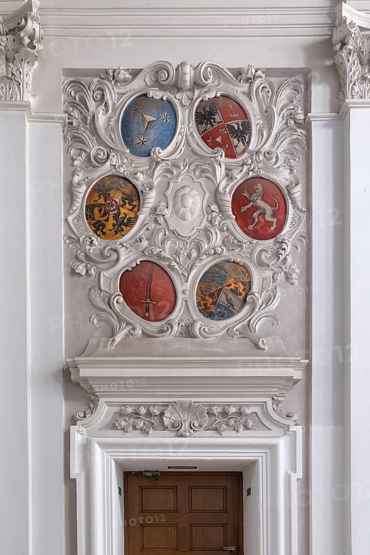 Wall decoration with integrated coat of arms in the choir of St. Egidien Church