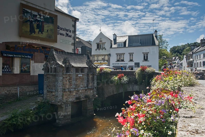 River and bridge in Pont Aven