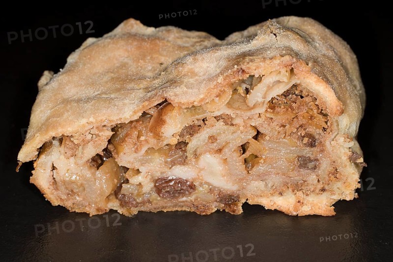 Apple strudel with sultanas