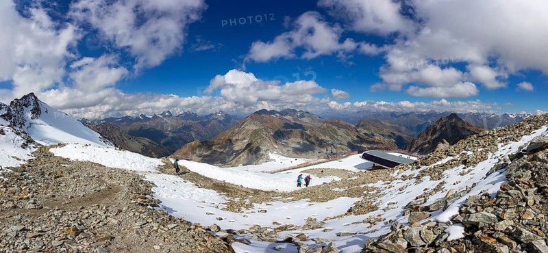 Mountain station of the Schwarze Schneidbahn at the Rettenbach glacier