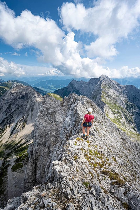 Hikers at the summit of the Lamsenspitze