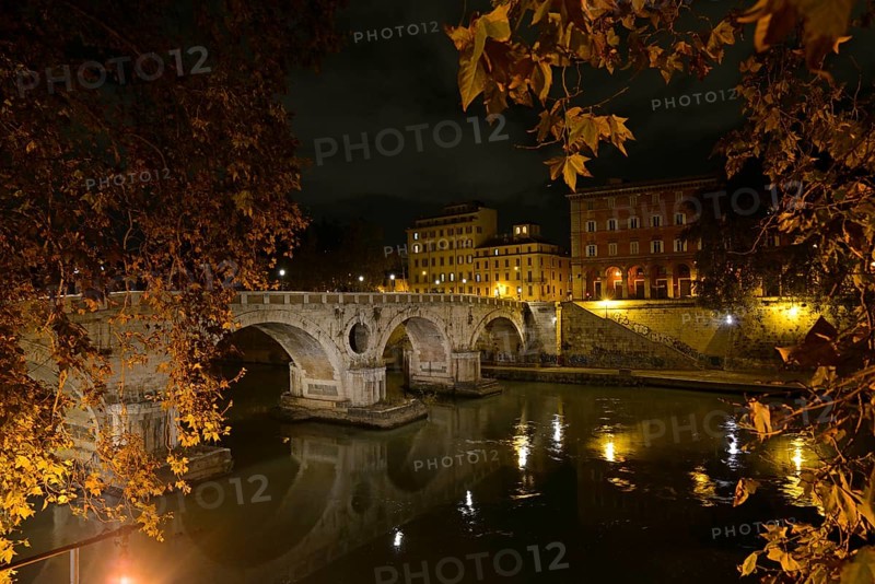 Bridge over the Tiber at night