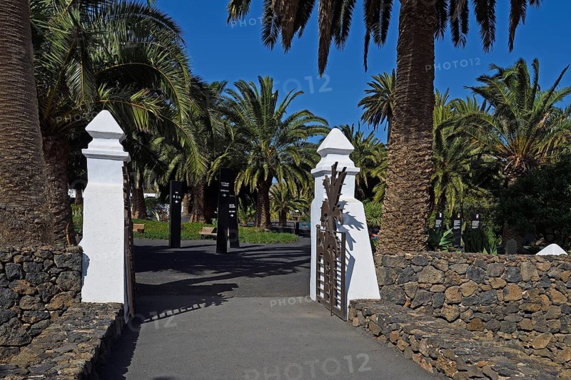 Entrance gate