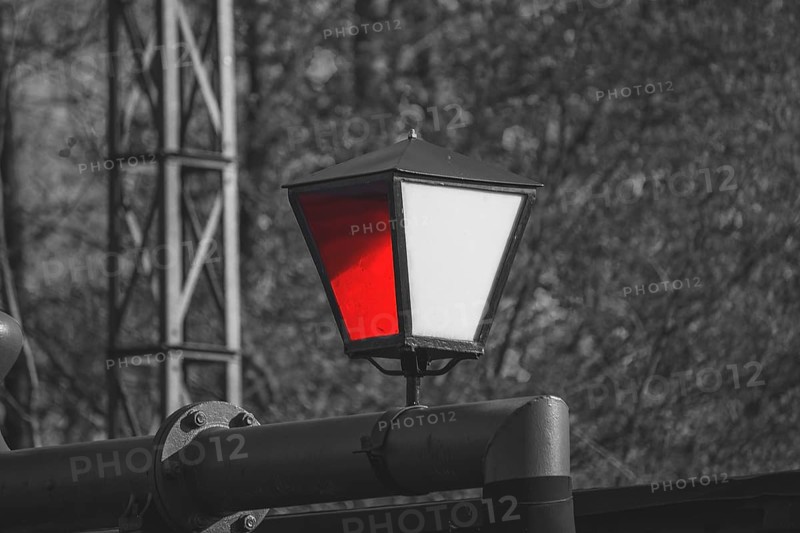 Lamp on wagon