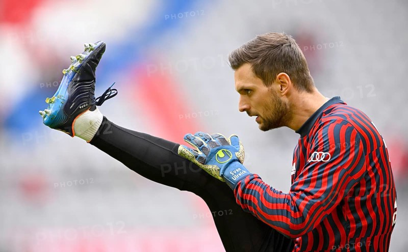 Goalkeeper Sven Ulreich FC Bayern Munich FCB warming up