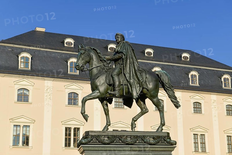 Carl August Monument